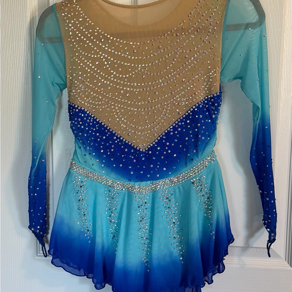 STUNNING BATON TWIRLING COSTUME/ SKATING DRESS SIZE CHILD LARGE NEW!